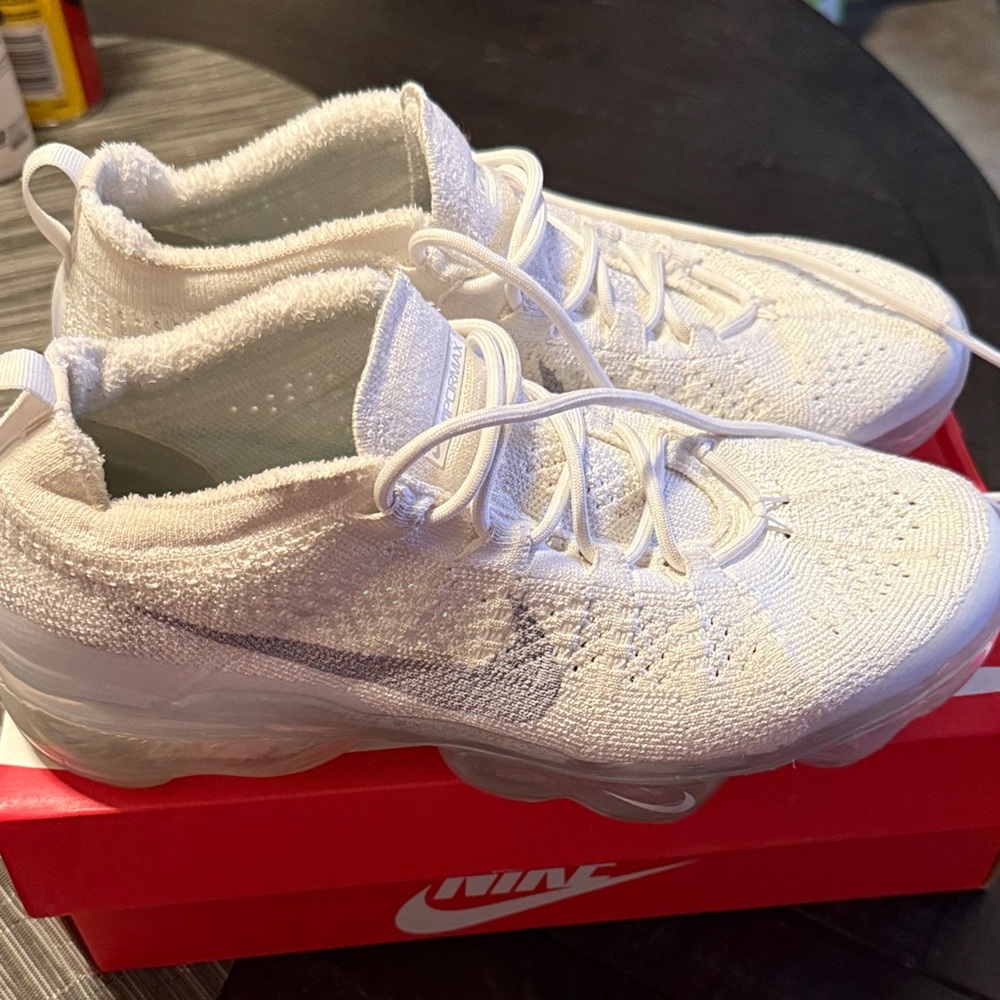 Nike womens White Flyknit VaporMax Sneakers